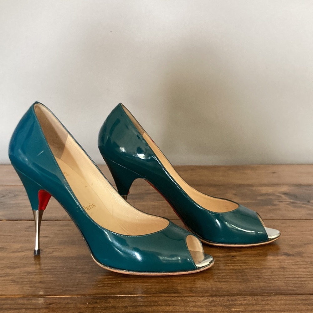 Christian Louboutin Blue Patent Yoyospina 100 Pumps size 40 or a size 9 1/2